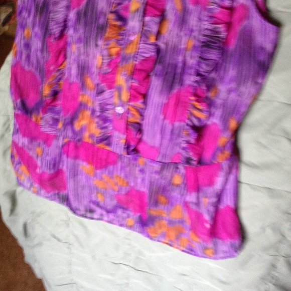 Beautiful New Dress Barn size m blouse - Picture 4 of 5